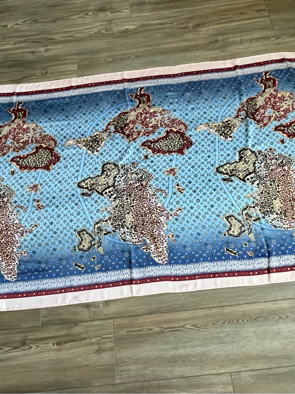 100 % silk Blue, Pink & Burgundy World Map scarf 35/70 inches - Picture 11 of 11